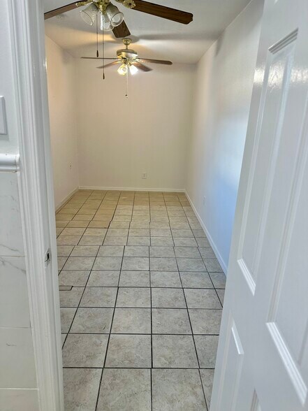Building Photo - 3648 W Cheryl Dr