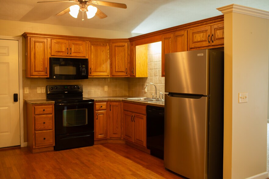 Kitchen - 2142 Oxford Dr