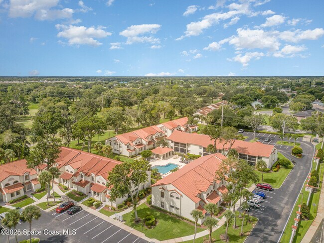 Building Photo - 1089 Country Club Dr
