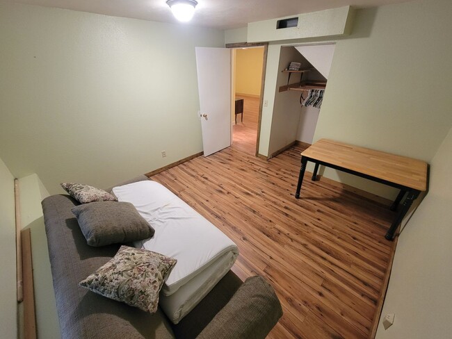 Building Photo - Spacious, Basement One Bedroom with Private Entry! Port Orchard - Available Now!
