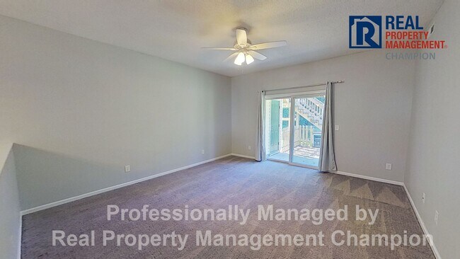 Building Photo - Ground Level Condo with Community Pool