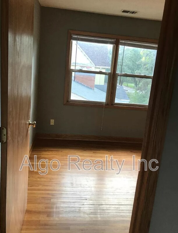 Building Photo - 2419 Plymouth Ave N