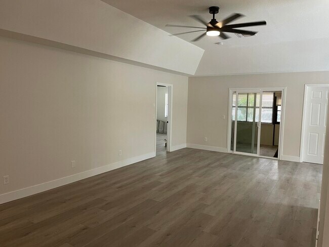 Building Photo - 104 Half Moon Cir