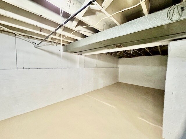 Building Photo - 635 S Rotherwood Ave