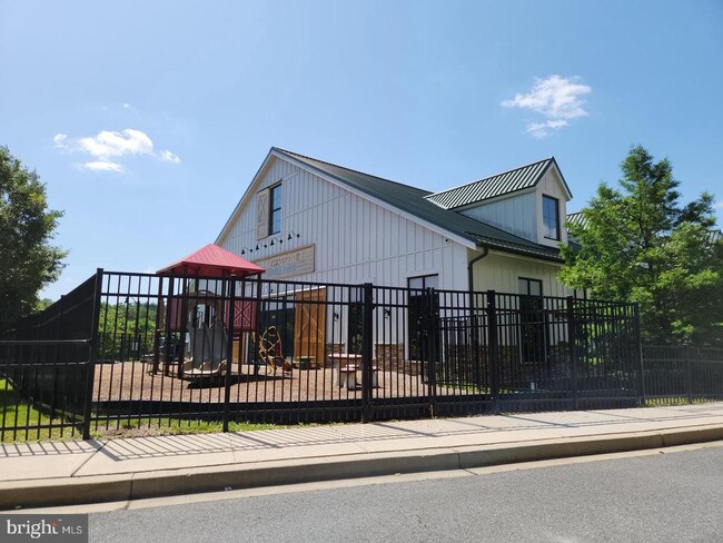 Building Photo - 7018 Foxton Way