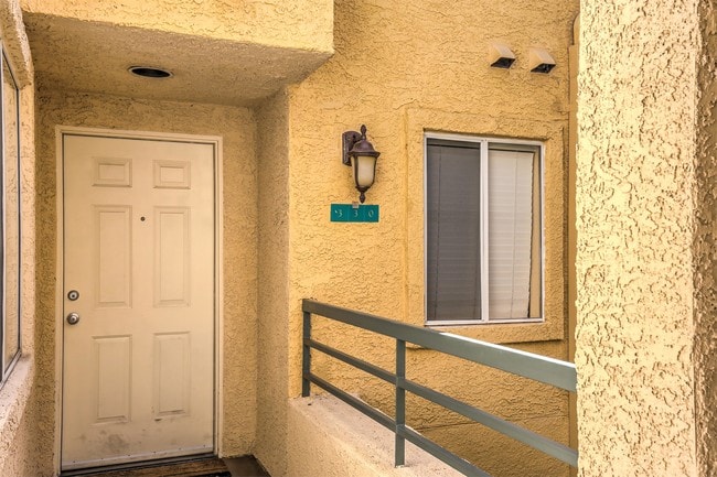 Building Photo - 210 E Flamingo Rd