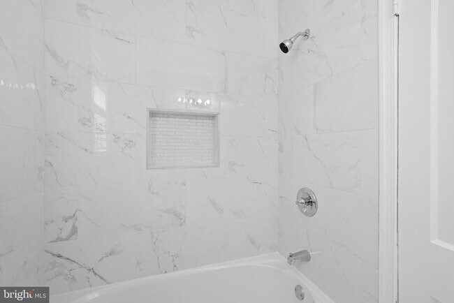 Building Photo - 3919 R St SE