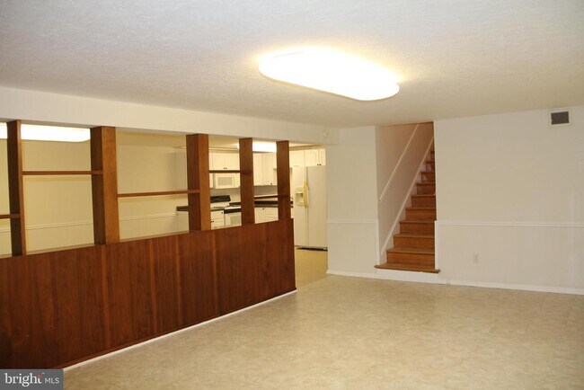 Building Photo - 1103 Delf Dr