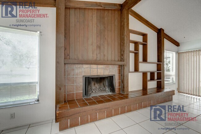 Building Photo - 1370 Palmwood Dr