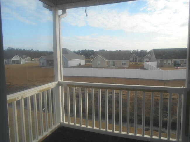 Building Photo - 3 bedroom, 2 bath condo in Carolina Willows