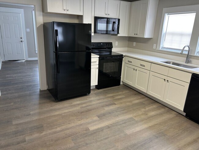 Building Photo - 4031 Sheraton St