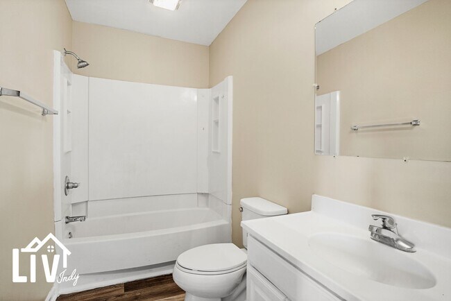 Building Photo - %50 OFF FIRST MONTH'S RENT! 2 Bed, 1 Bath Pet-Friendly Apartments!