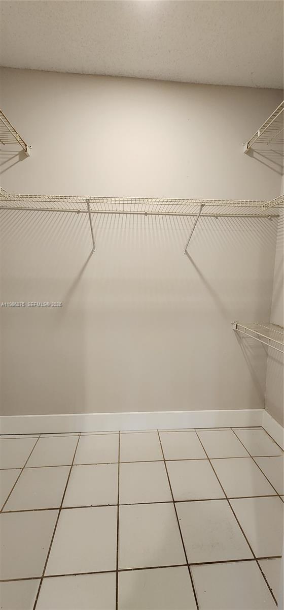 Building Photo - 800 SW 10th Ave