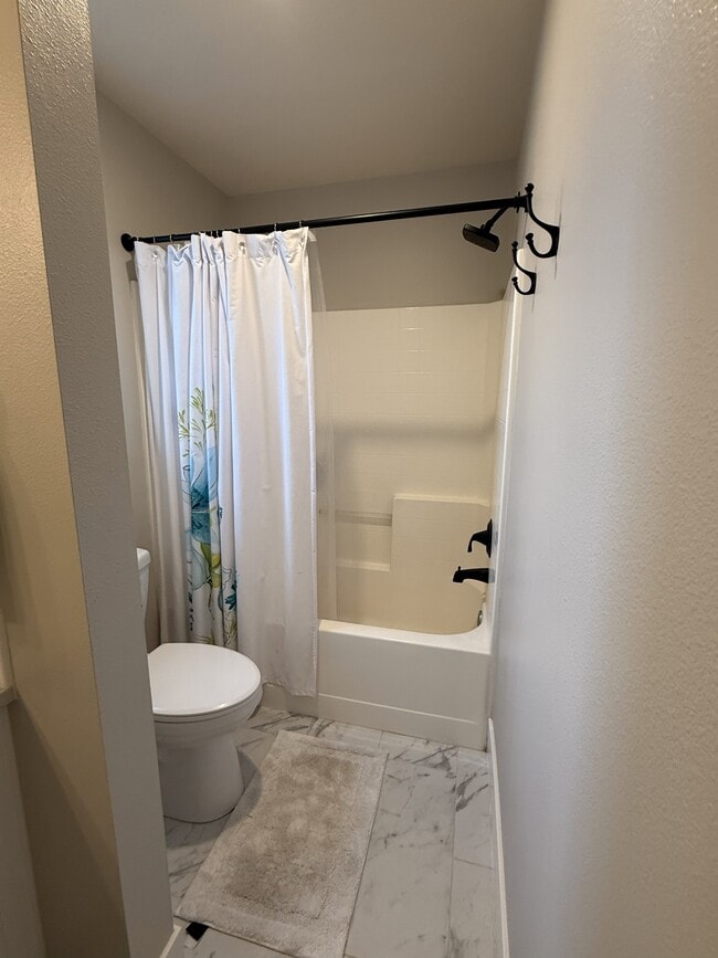 Building Photo - 443 NW Sandpiper Ave