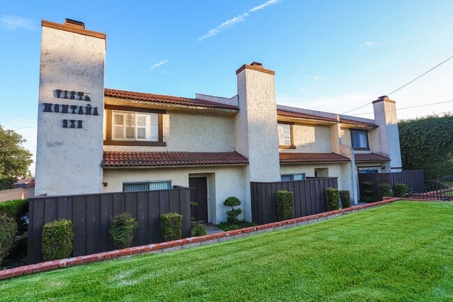 Primary Photo - >>>>> TWO BEDROOM 1.5 BATHS TOWN-HOME STYL...
