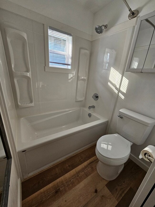 Building Photo - Delightful Home Within Minutes to Everything