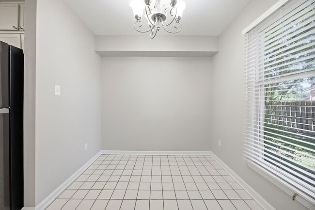 Building Photo - Beautiful Durham 3 Bed Townhome | Minutes from RTP & Southpoint