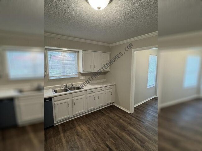 Building Photo - 2111 Pattywood Dr