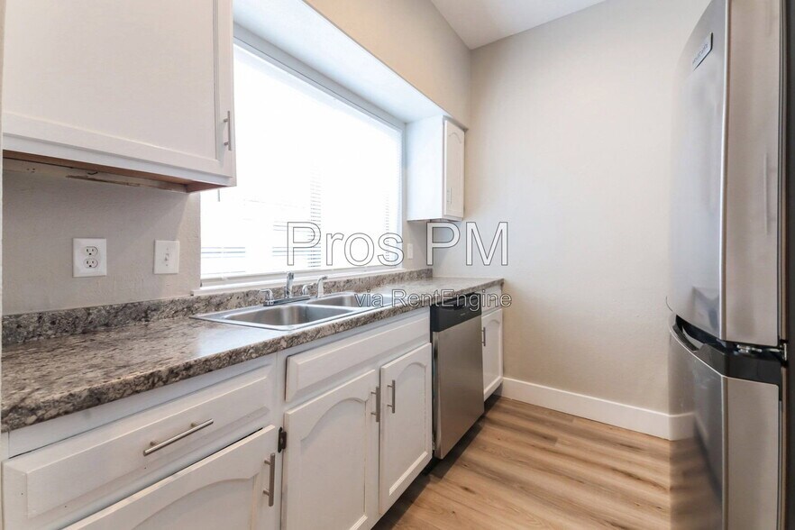 Building Photo - 14140 Haymeadow Dr