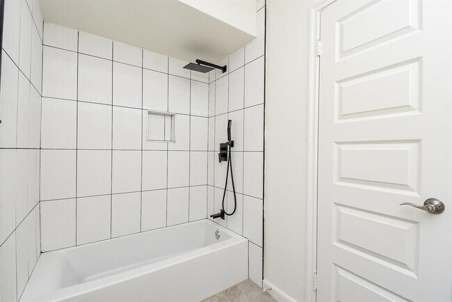 Building Photo - 1010 Woodchurch Ln