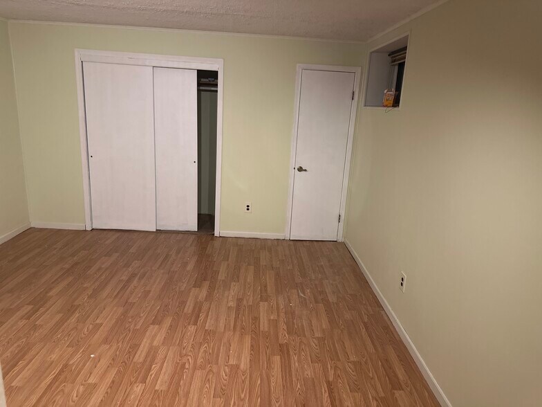 Building Photo - 209 Maple Hill Dr