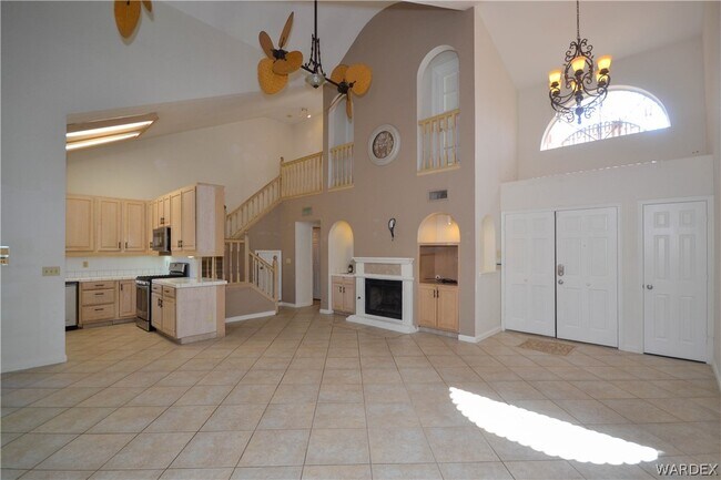 Building Photo - 2911 Country Club Dr