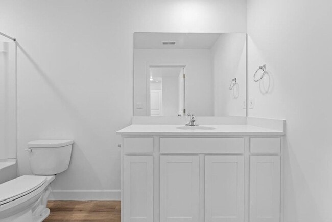 Building Photo - Modern and New 3 Bedroom Townhome in Long ...