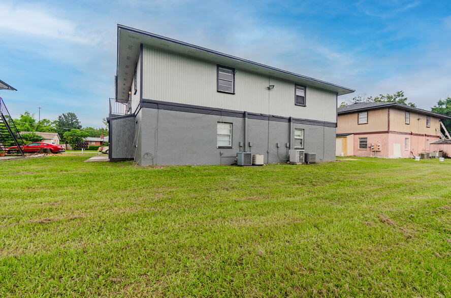Building Photo - 8412 N Lois Ave
