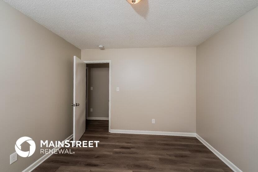 Building Photo - 1729 Tall Oak Cir