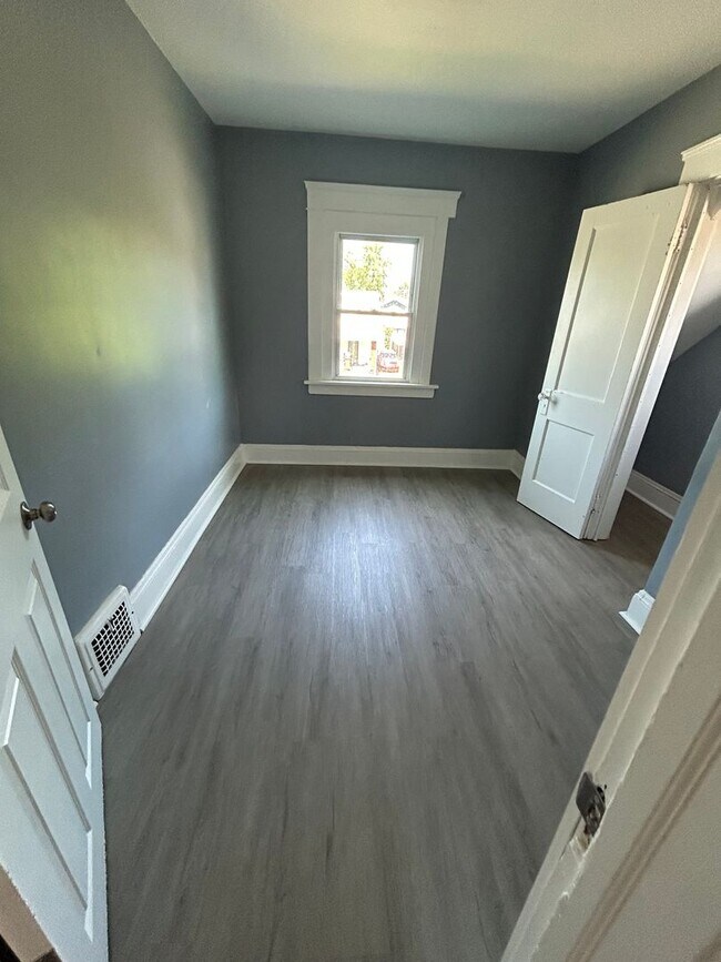Building Photo - Coming Soon! Section 8 Accepted! Newly Ren...
