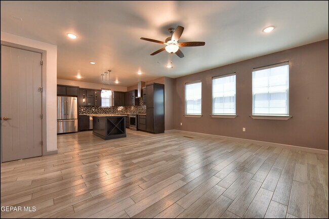 Building Photo - 312 Vin Almoradi Ct