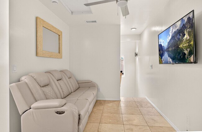 Building Photo - 4 Bedroom Flagstaff Rental