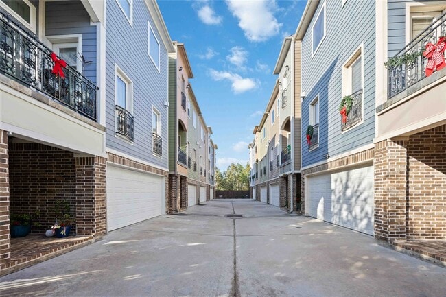 Building Photo - 609 Rutland St