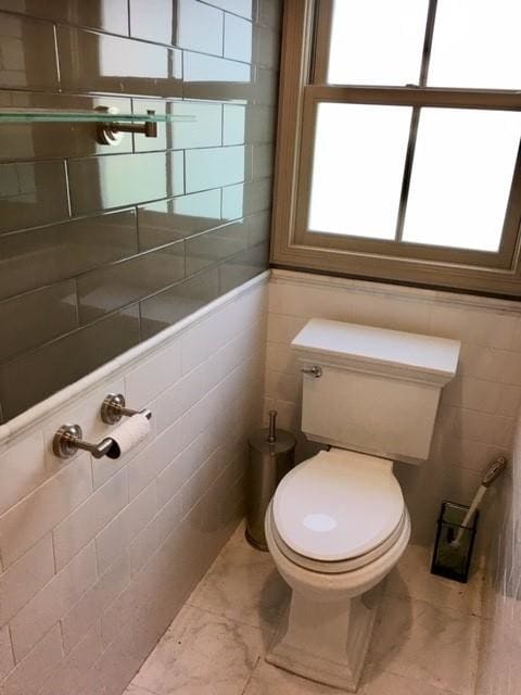 Building Photo - 802 Howe St