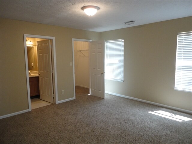 Building Photo - 1903 E Maple Park Dr