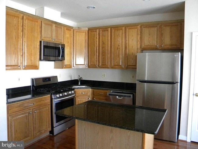 Building Photo - 225 Deer Meadow Ln