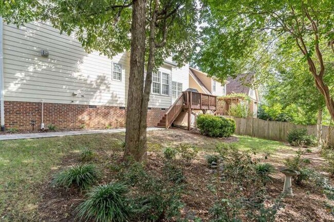 Building Photo - Gorgeous 4BD, 2.5BA Apex Home in an HOA Community with Amenities & Near Shopping, Dining, and Int...