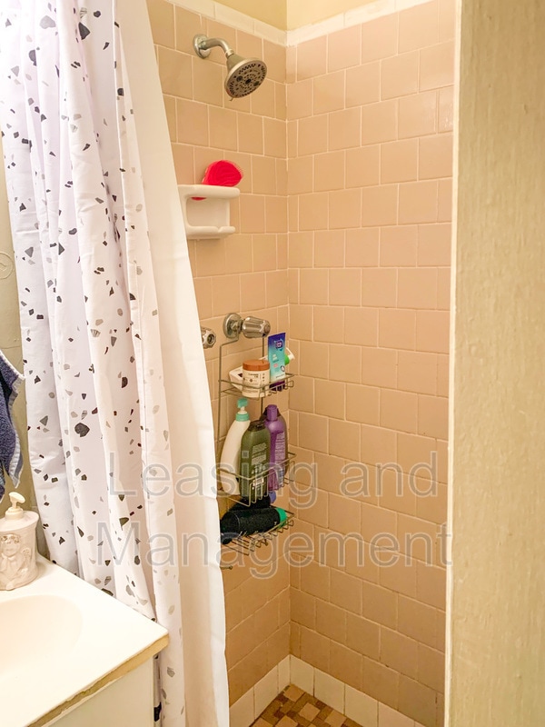 Building Photo - 132 Logan St