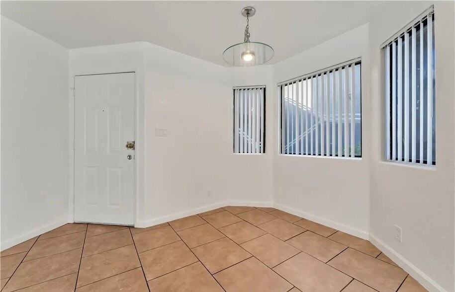 Building Photo - 5076 S Rainbow Blvd