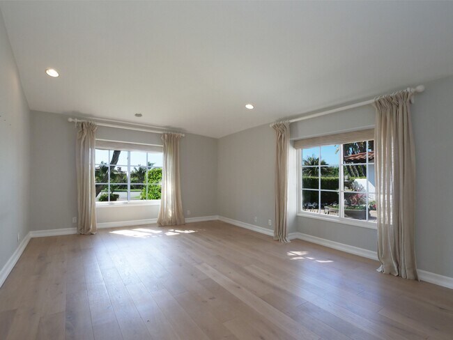 Building Photo - 1804 Paseo Del Mar