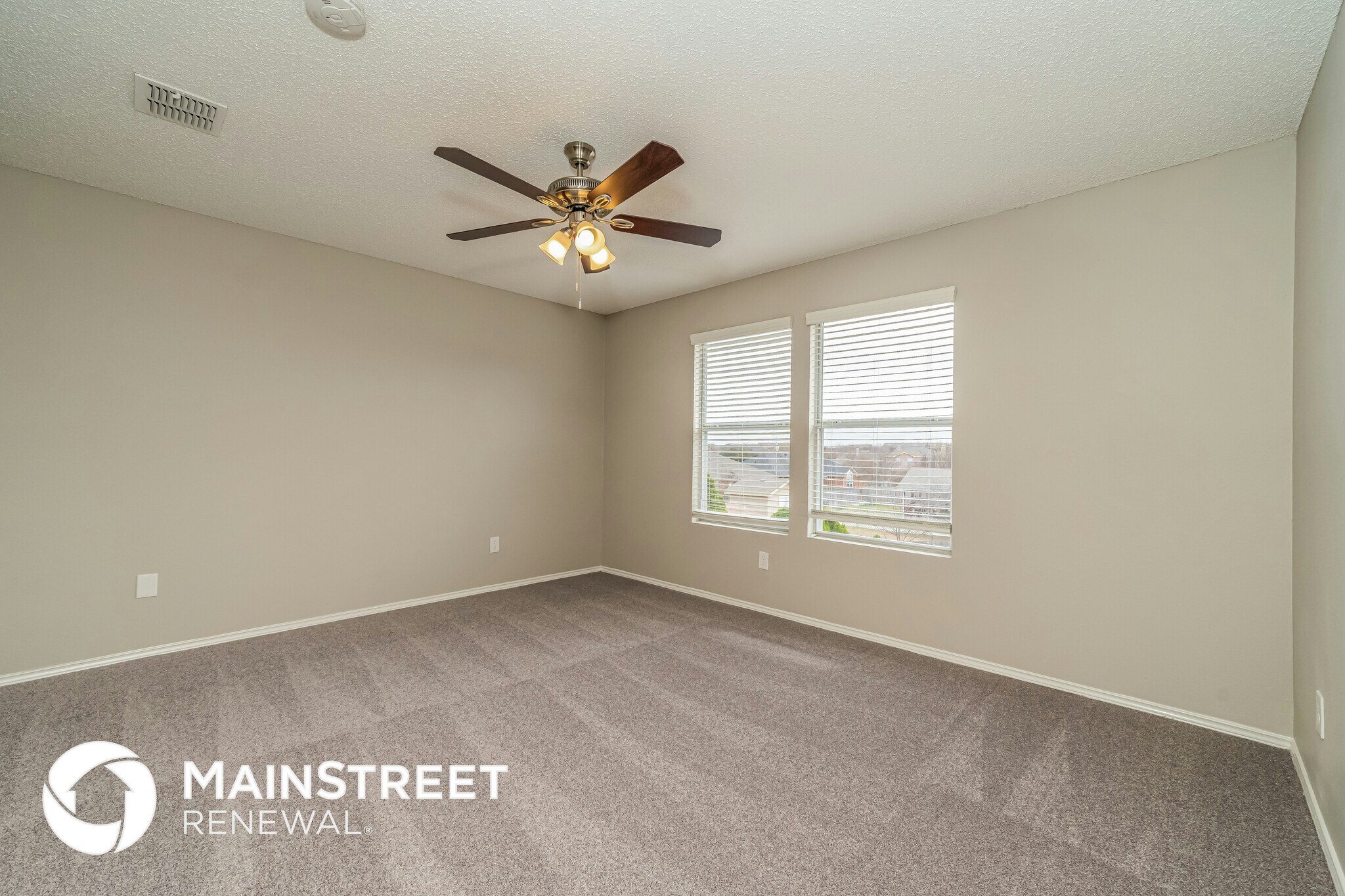 Building Photo - 1420 Chesapeake Dr