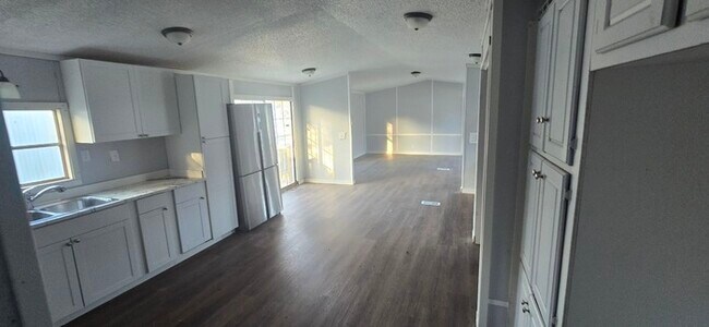 Primary Photo - 3 Bedroom/ 2 Bathroom Mobile Home