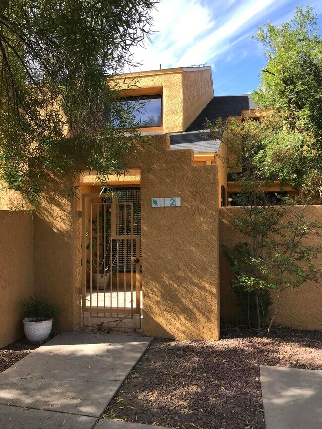 Building Photo - 4020 N Weimer Pl