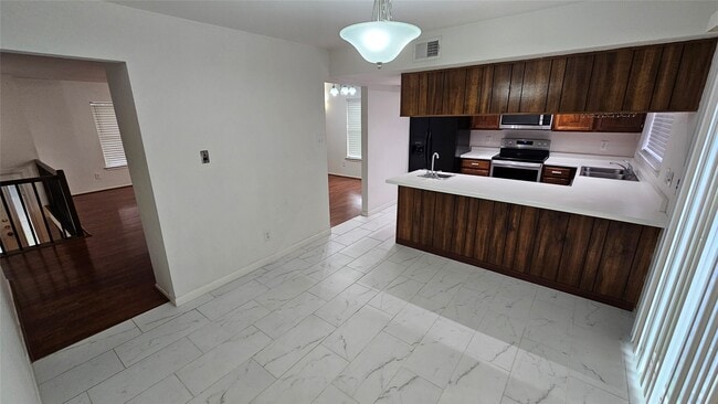 Building Photo - 975 N Red Cedar Cir