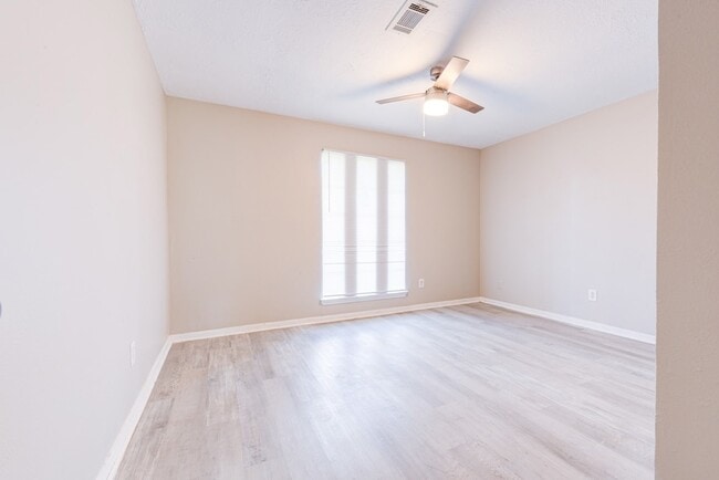 Building Photo - 15902 Timber Valley Dr