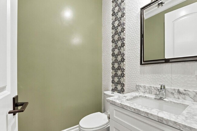 Building Photo - 3878 Magnolia Dr
