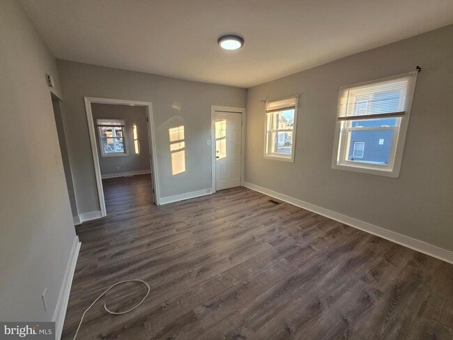 Building Photo - 110 N 4th St.