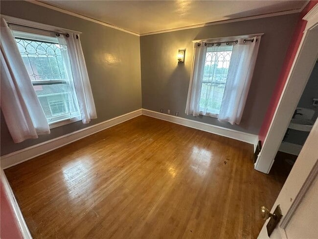 Building Photo - 216 Litchfield Ave SE