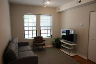 Building Photo - 3104 W Sunnyside Ave