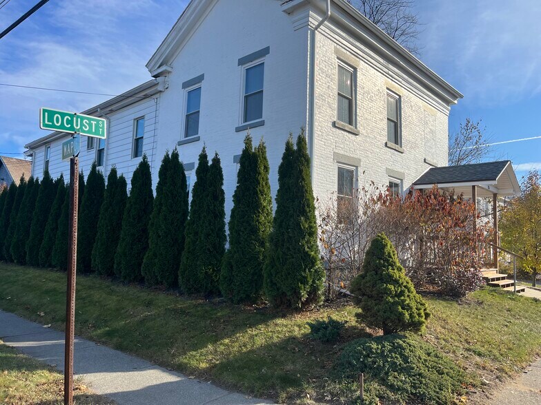 Building Photo - 15 Locust St